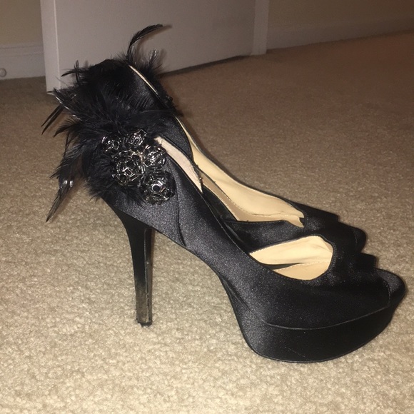 Feather Dress Pumps - Picture 3 of 6